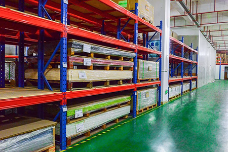 遨蓝实业原材料仓库实景 - 5000㎡现代化厂房